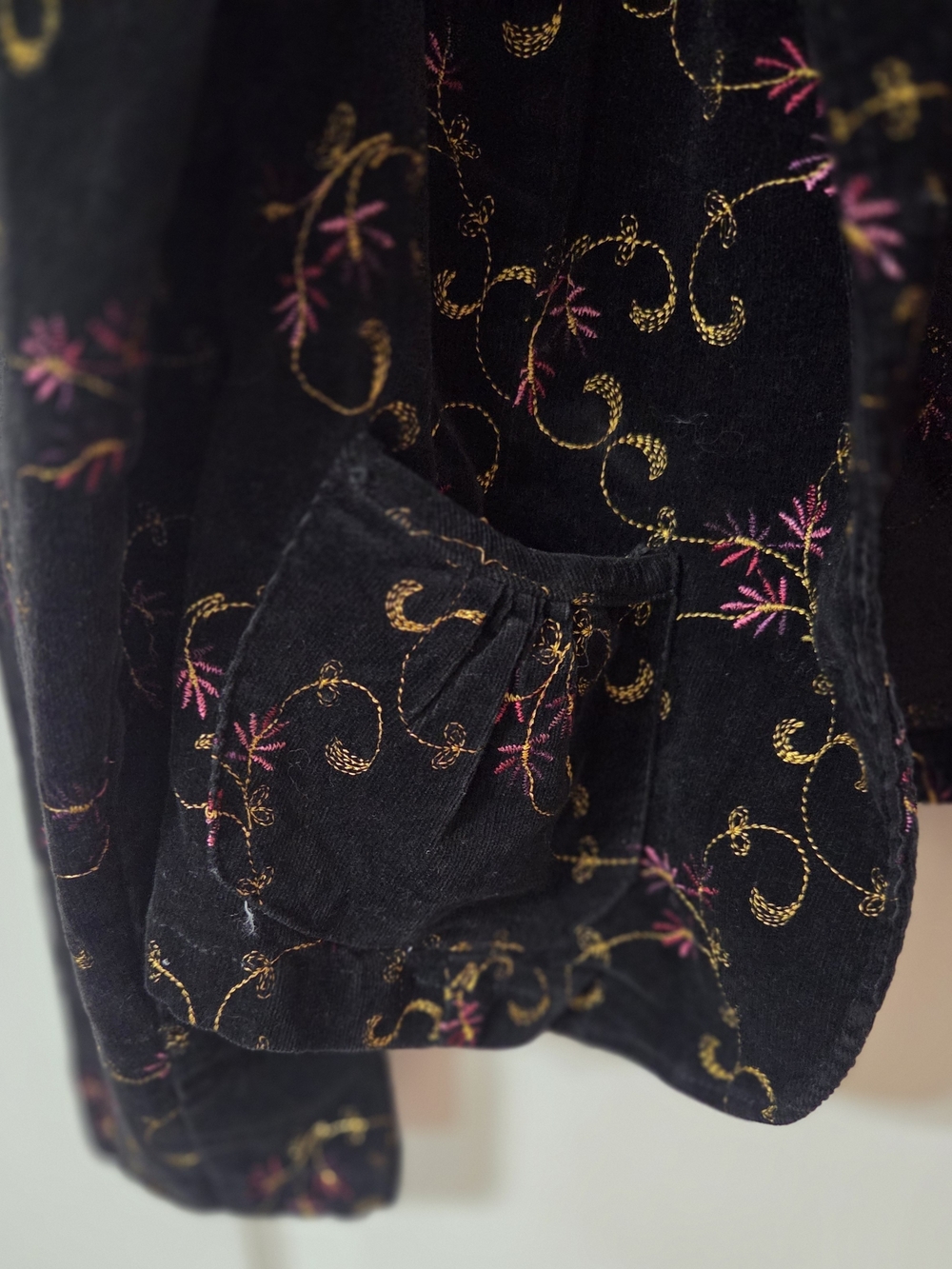 Live a Little Women’s L Black Velvet Embroidered Blazer with Gold & Pink Detail - Picture 5 of 10